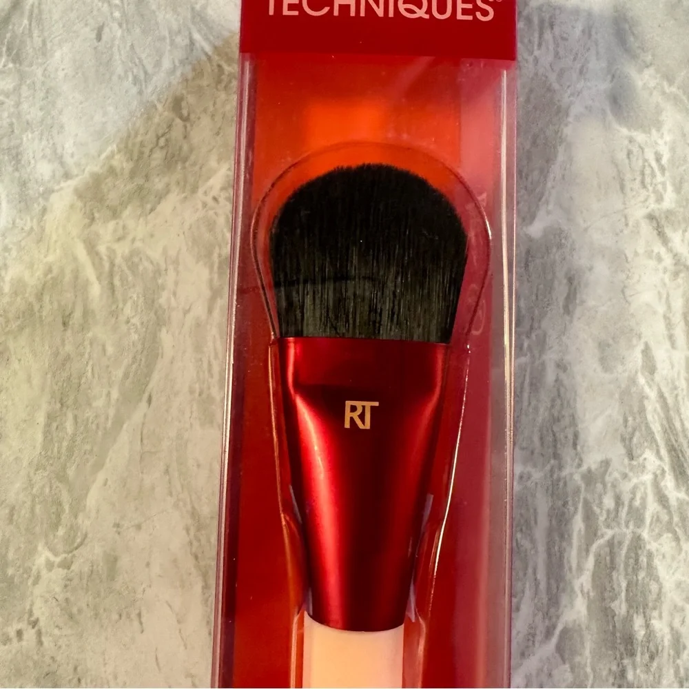 New Real Techniques Beautiful Base Foundation Brush